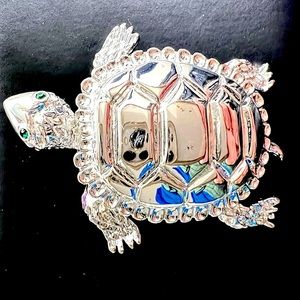 Vintage Napier turtle brooch. EUC just look at that cute face !